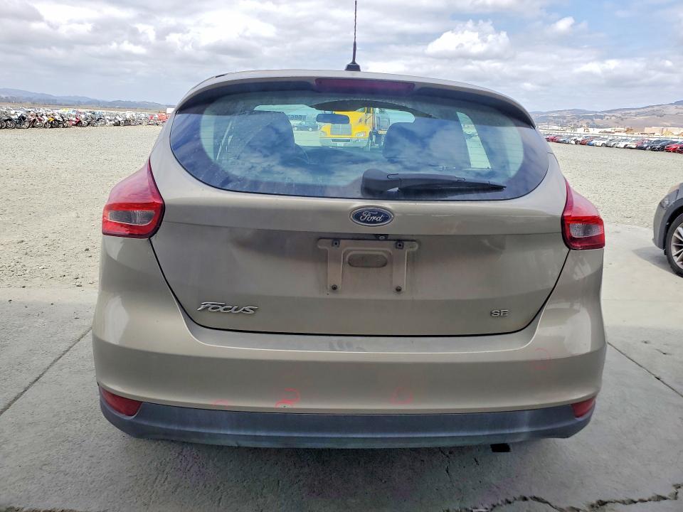 68628746 :رقم المزاد ، 1FADP3K25FL318657 vin ، 2015 Ford Focus مزاد بيع