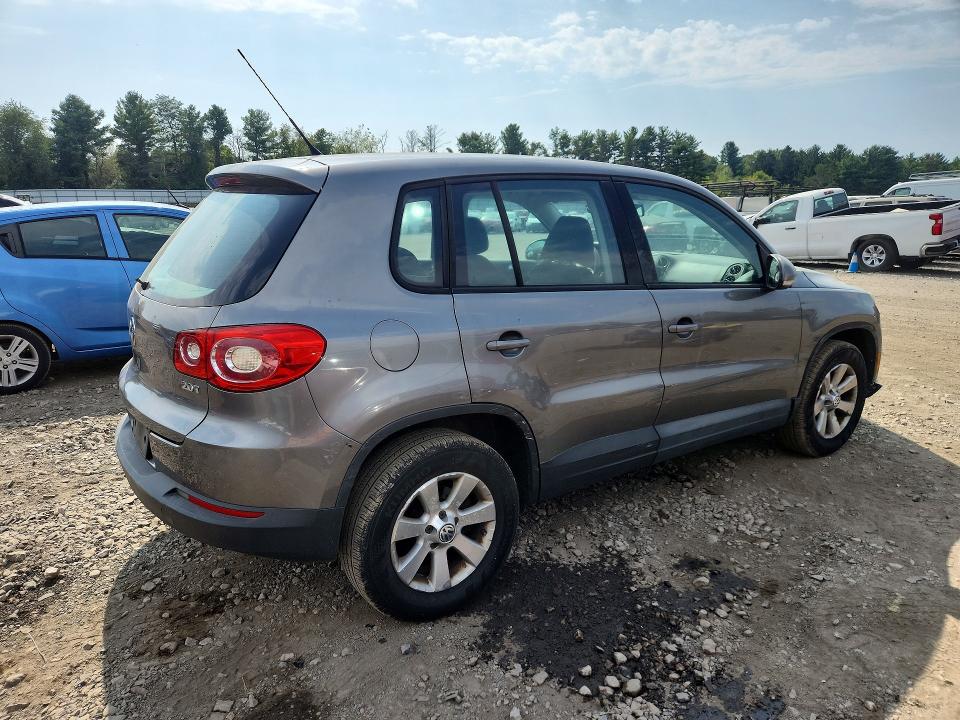 2010 Volkswagen Tiguan მანქანა იყიდება აუქციონზე, vin: WVGAV7AX6AW511832, აუქციონის ნომერი: 67543236