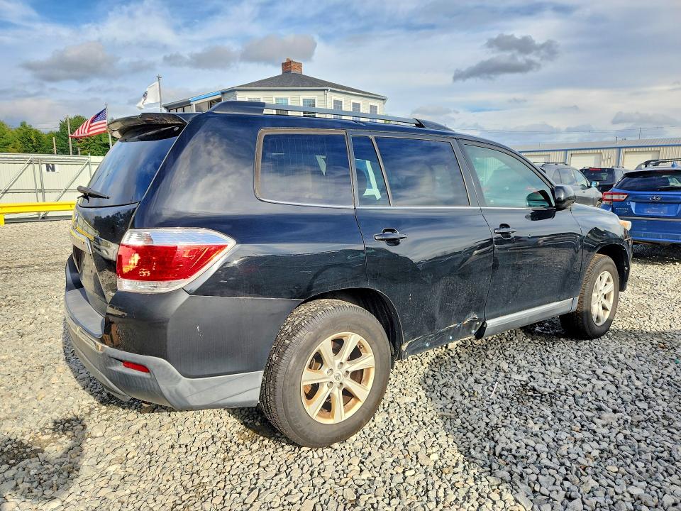 2011 Toyota Highlander მანქანა იყიდება აუქციონზე, vin: 5TDBK3EH7BS072820, აუქციონის ნომერი: 71256856