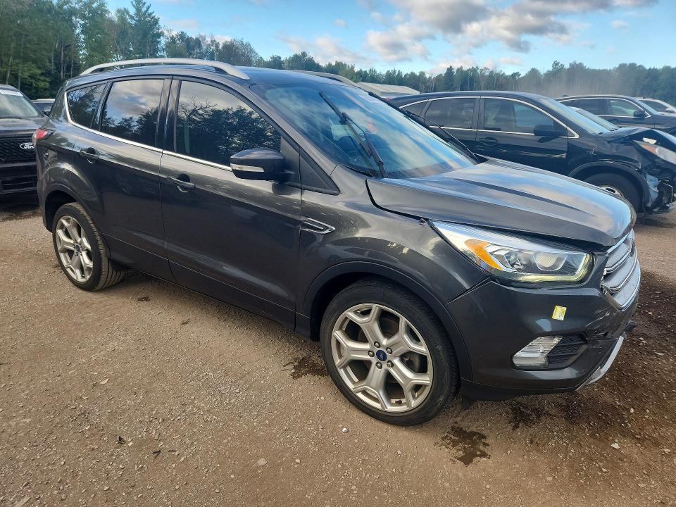 2017 Ford Escape მანქანა იყიდება აუქციონზე, vin: 1FMCU0J92HUB24267, აუქციონის ნომერი: 68849076