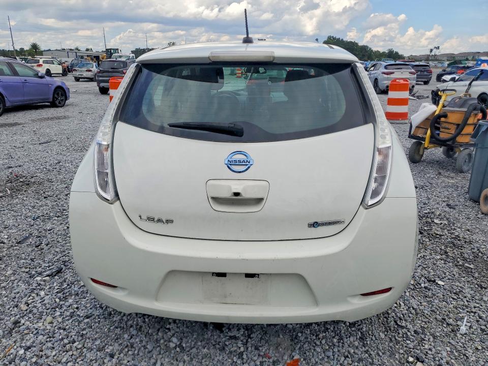 2015 Nissan Leaf მანქანა იყიდება აუქციონზე, vin: 1N4AZ0CPXFC309099, აუქციონის ნომერი: 70123396
