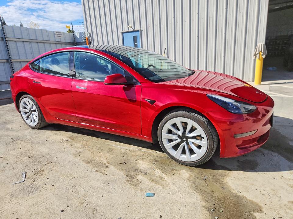 68591696 :رقم المزاد ، 5YJ3E1EA4NF303782 vin ، 2022 Tesla Model 3 مزاد بيع