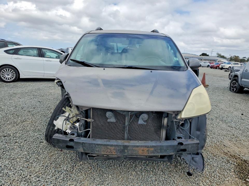 2005 Toyota Sienna მანქანა იყიდება აუქციონზე, vin: 5TDZA22C45S371433, აუქციონის ნომერი: 69431486
