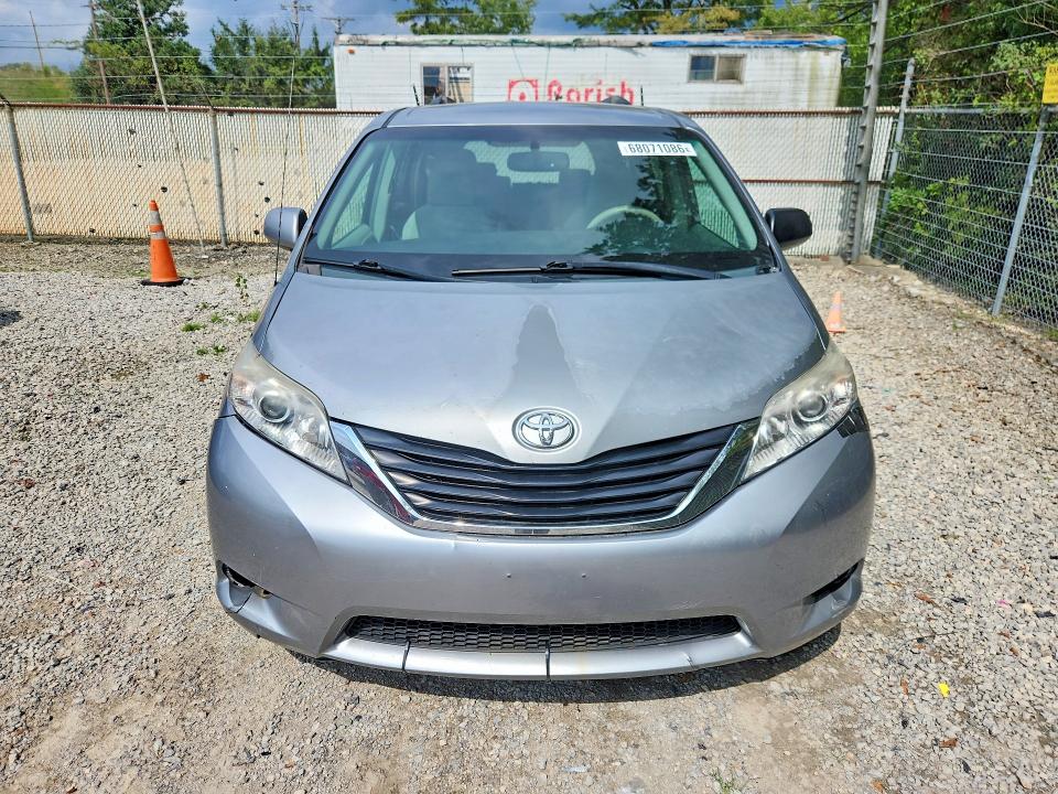 68071086 :رقم المزاد ، 5TDKK3DCXBS040711 vin ، 2011 Toyota Sienna مزاد بيع