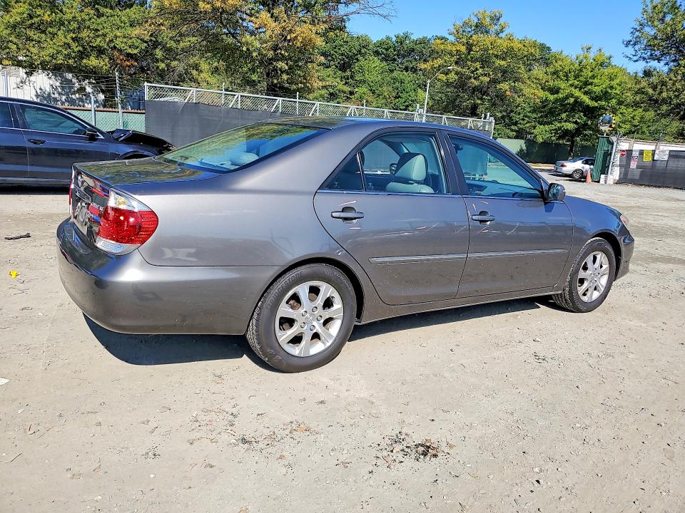 69301156 :رقم المزاد ، 4T1BE30K95U506578 vin ، 2005 Toyota Camry مزاد بيع