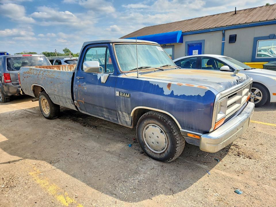 70240286 :رقم المزاد ، 1B7FE06Y0KS062837 vin ، 1989 Dodge D-series مزاد بيع