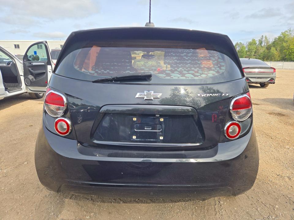 69871486 :رقم المزاد ، 1G1JC6SH1F4118120 vin ، 2015 Chevrolet Sonic مزاد بيع