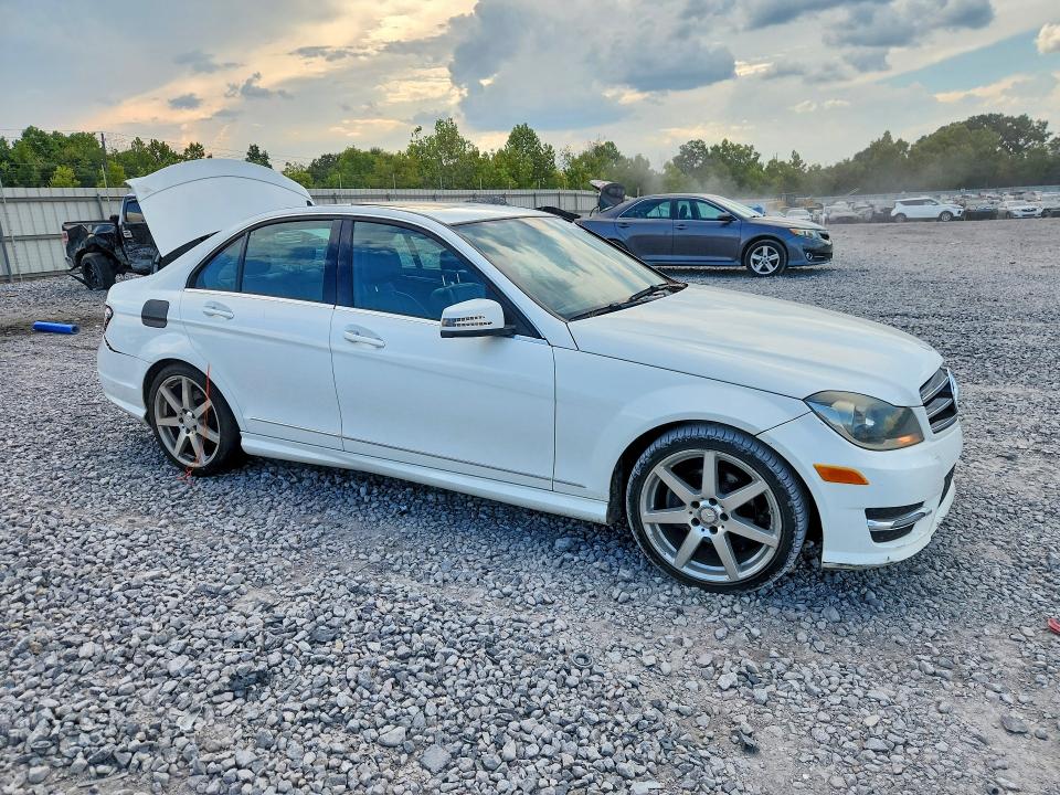 67011586 :رقم المزاد ، WDDGF4HB7EA952561 vin ، 2014 Mercedes-benz C مزاد بيع