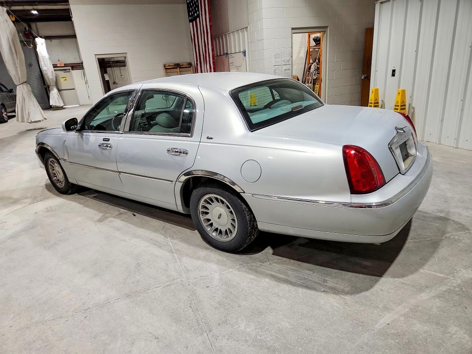 Aukcja sprzedaży 2002 Lincoln Town Car, vin: 1LNHM83W82Y663032, numer aukcji: 69188996