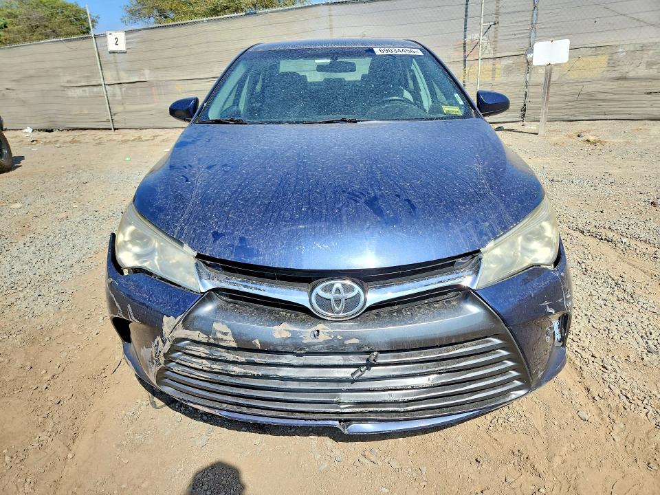 69034456 :رقم المزاد ، 4T4BF1FK8FR514011 vin ، 2015 Toyota Camry مزاد بيع