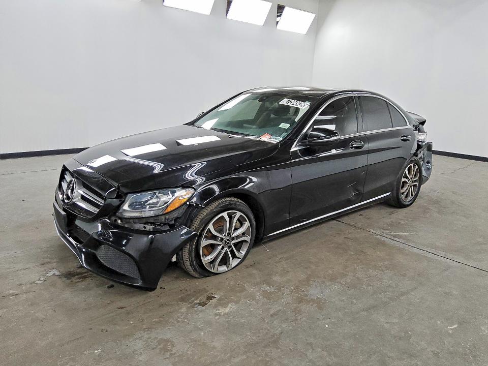 67294936 :رقم المزاد ، 55SWF4JB0JU242238 vin ، 2018 Mercedes-benz C مزاد بيع