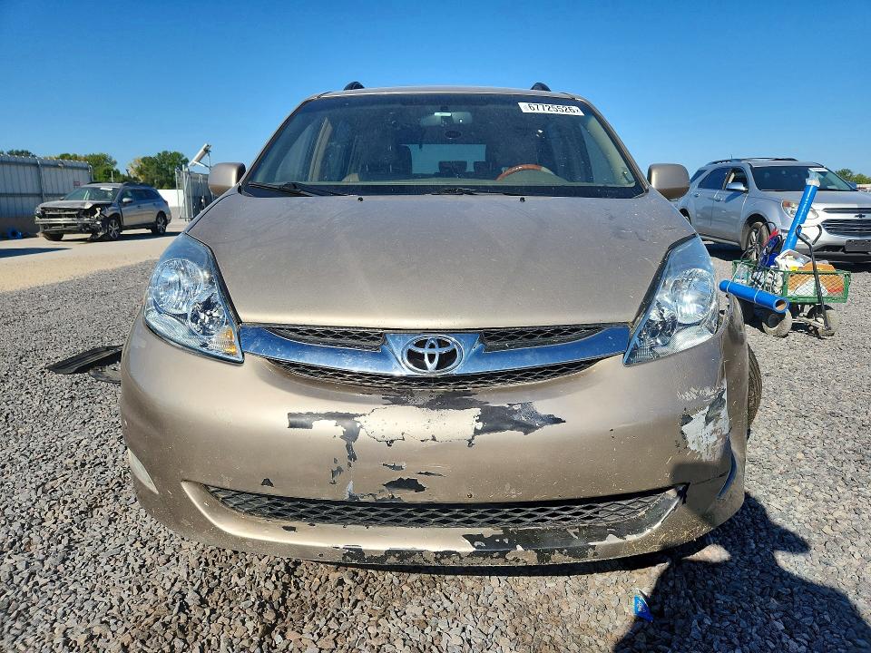 67725526 :رقم المزاد ، 5TDBK22C09S023858 vin ، 2009 Toyota Sienna مزاد بيع