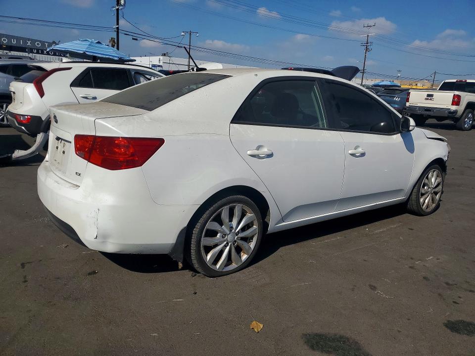 2013 Kia Forte მანქანა იყიდება აუქციონზე, vin: KNAFU4A25D5694860, აუქციონის ნომერი: 67695216