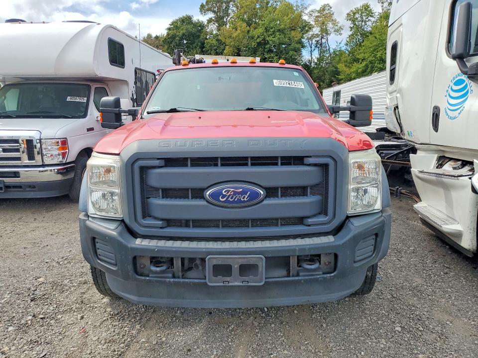 69921846 :رقم المزاد ، 1FD0X5HT7FED10726 vin ، 2015 Ford F550 مزاد بيع