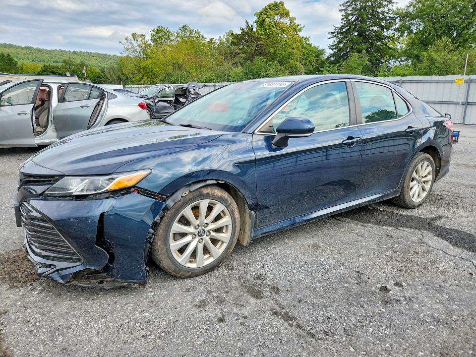 69681146 :رقم المزاد ، 4T1C11BK2LU013260 vin ، 2020 Toyota Camry مزاد بيع