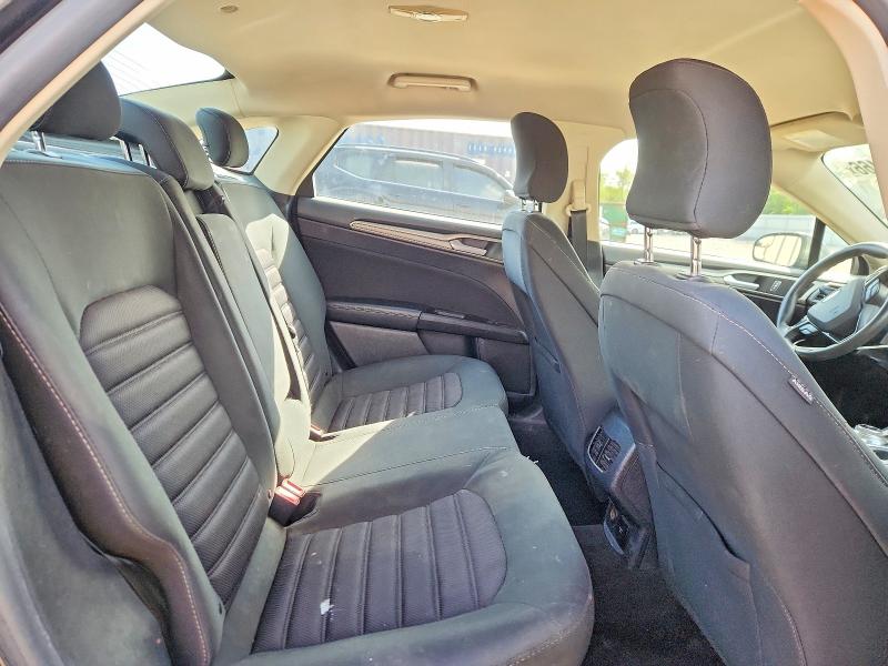68400466 :رقم المزاد ، 3FA6P0LU2HR325822 vin ، 2017 Ford Fusion مزاد بيع