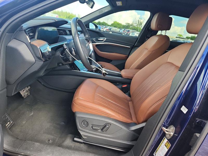 Продажа на аукционе авто 2022 Audi E-tron, vin: WA1LAAGE6NB031843, номер лота: 64468036