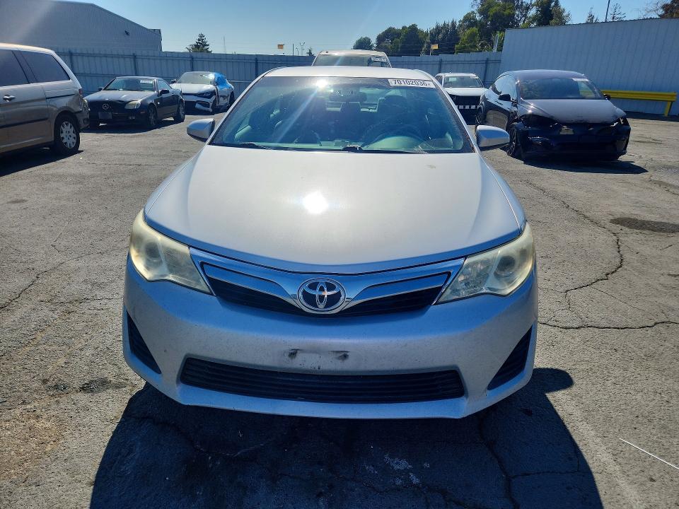 2014 Toyota Camry მანქანა იყიდება აუქციონზე, vin: 4T1BF1FK5EU405952, აუქციონის ნომერი: 70102036