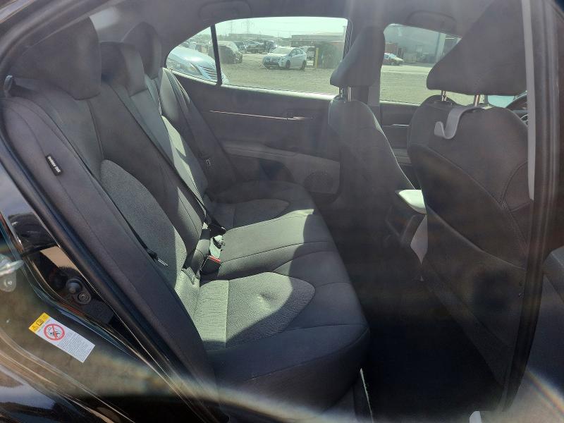 68070026 :رقم المزاد ، 4T1B11HKXJU663812 vin ، 2018 Toyota Camry مزاد بيع