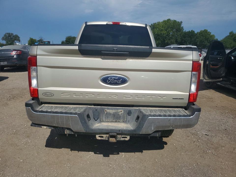 67010066 :رقم المزاد ، 1FT7W2B66HEF18901 vin ، 2017 Ford F250 مزاد بيع