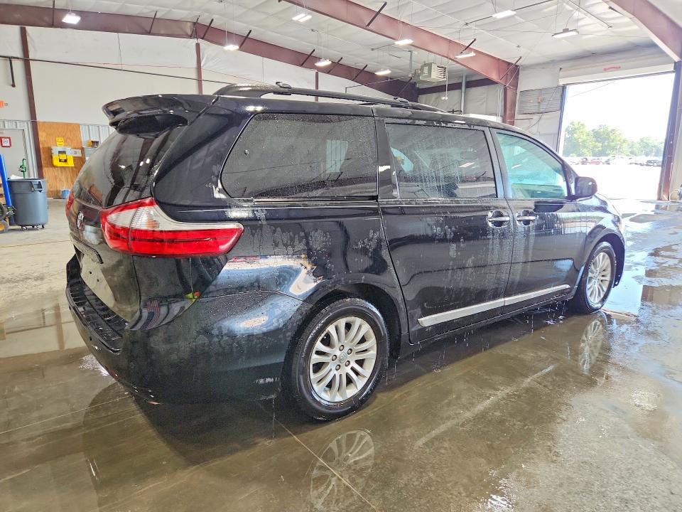 2017 Toyota Sienna მანქანა იყიდება აუქციონზე, vin: 5TDYZ3DC7HS817246, აუქციონის ნომერი: 68683146