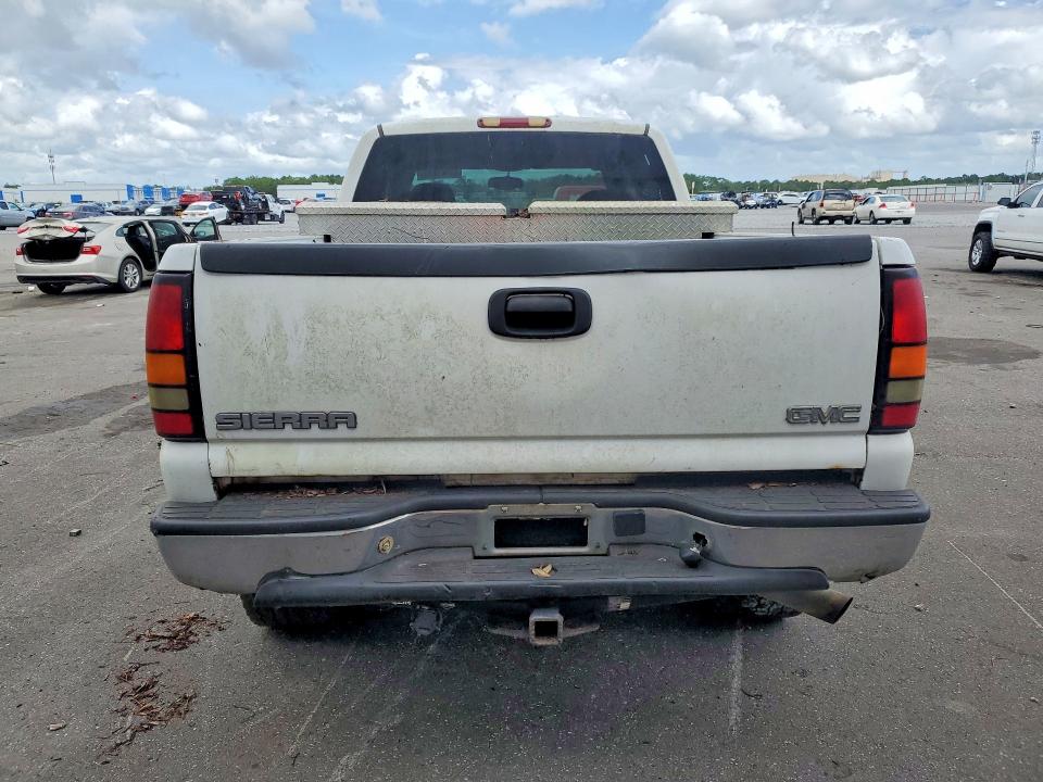 69161896 :رقم المزاد ، 1GTHC29U04E138271 vin ، 2004 Gmc Sierra مزاد بيع