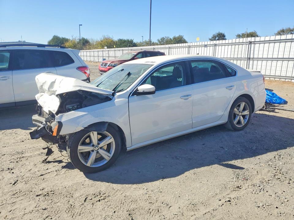 2015 Volkswagen Passat მანქანა იყიდება აუქციონზე, vin: 1VWBV7A32FC040855, აუქციონის ნომერი: 70897866