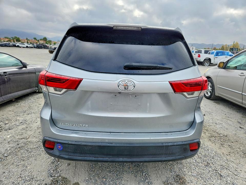 69427566 :رقم المزاد ، 5TDZARFH3JS034342 vin ، 2018 Toyota Highlander مزاد بيع