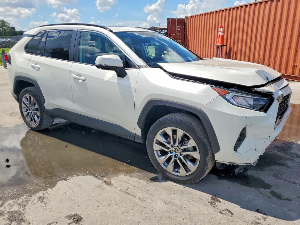 66860616 :رقم المزاد ، 2T3C1RFV2MW171111 vin ، 2021 Toyota Rav4 مزاد بيع