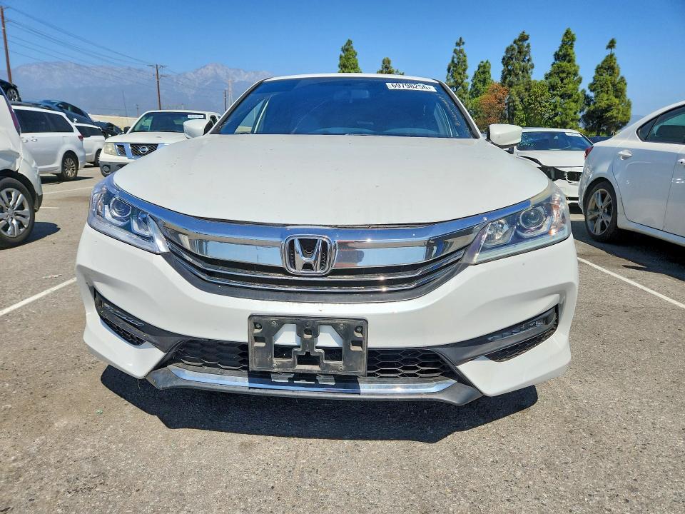 2017 Honda Accord მანქანა იყიდება აუქციონზე, vin: 1HGCR2F52HA269352, აუქციონის ნომერი: 69798256