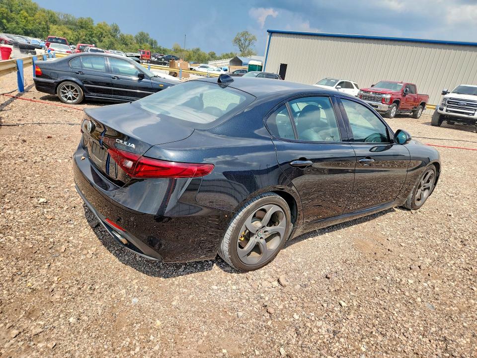 69898506 :رقم المزاد ، ZARFAEBN7H7539236 vin ، 2017 Alfa Romeo Giulia مزاد بيع