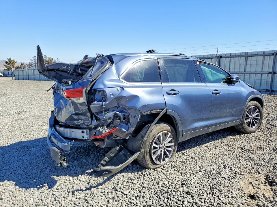 Продажа на аукционе авто 2019 Toyota Highlander, vin: 5TDJZRFHXKS704198, номер лота: 70179466