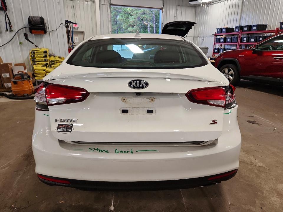 2017 Kia Forte მანქანა იყიდება აუქციონზე, vin: 3KPFL4A79HE113405, აუქციონის ნომერი: 70635366