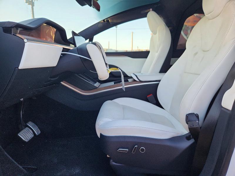 68690476 :رقم المزاد ، 7SAXCAE56NF362491 vin ، 2022 Tesla Model X مزاد بيع