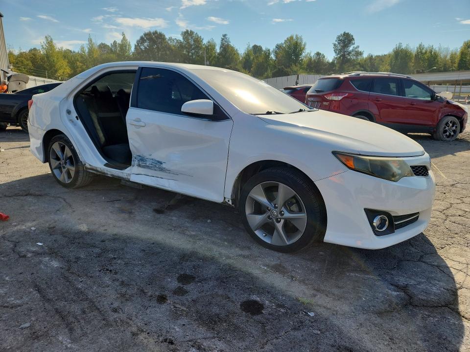 70778196 :رقم المزاد ، 4T1BK1FK3EU544392 vin ، 2014 Toyota Camry مزاد بيع