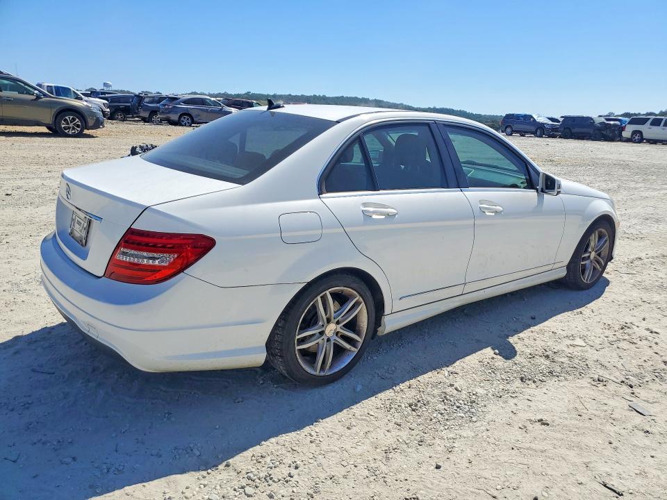 Продажа на аукционе авто 2013 Mercedes-benz C, vin: WDDGF4HB5DG090999, номер лота: 70821316