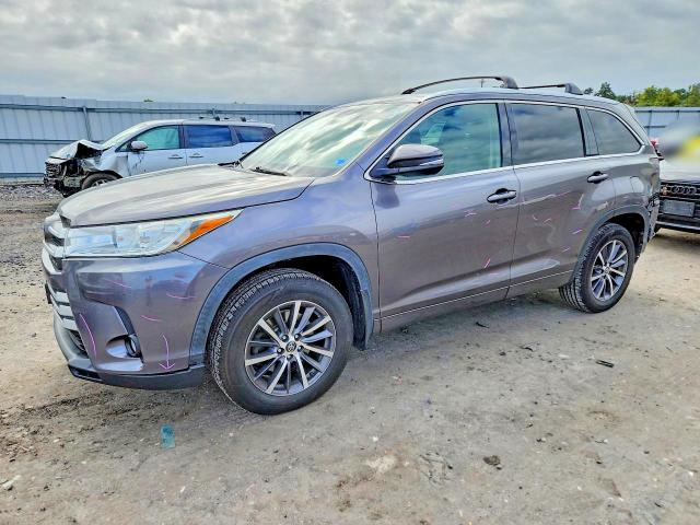 Aukcja sprzedaży 2018 Toyota Highlander, vin: 5TDJZRFH3JS529596, numer aukcji: 69992356