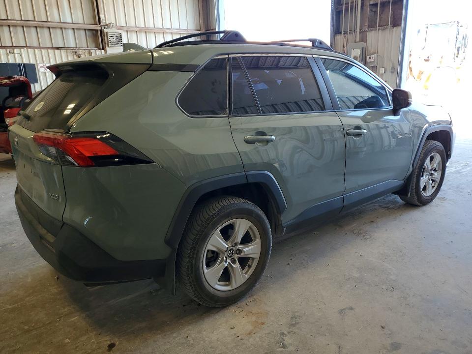 Продажа на аукционе авто 2021 Toyota Rav4, vin: 2T3W1RFV1MW165233, номер лота: 68479496