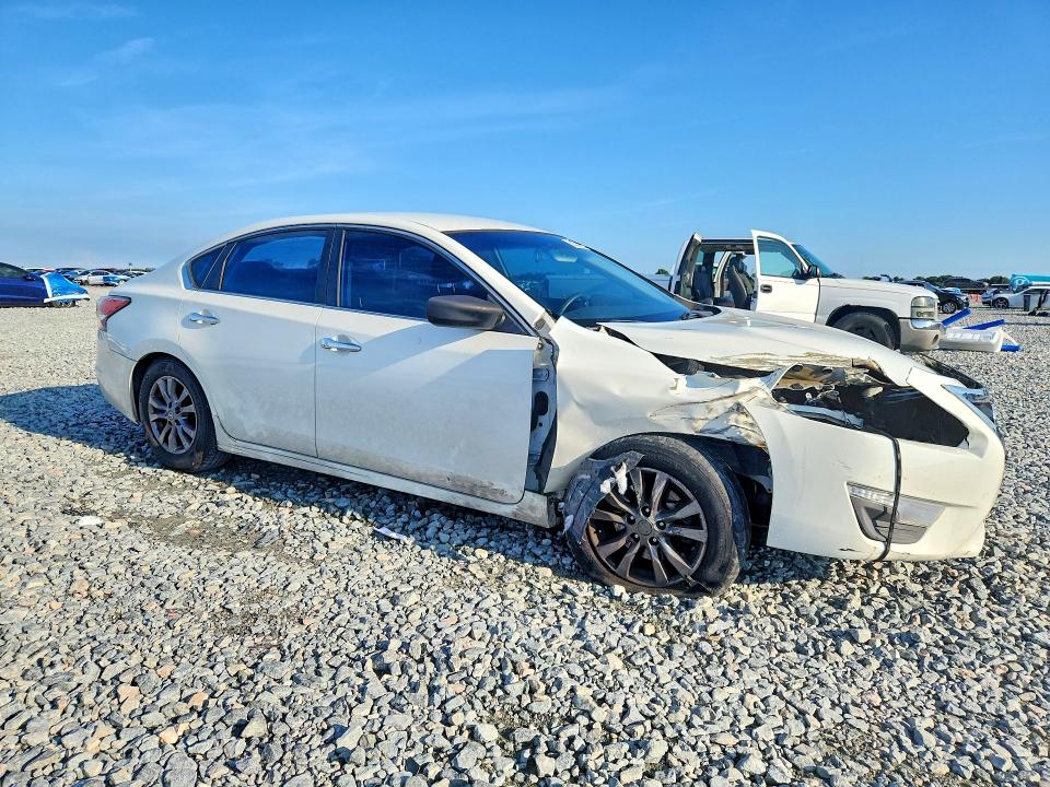 2015 Nissan Altima მანქანა იყიდება აუქციონზე, vin: 1N4AL3AP0FN385246, აუქციონის ნომერი: 68370896