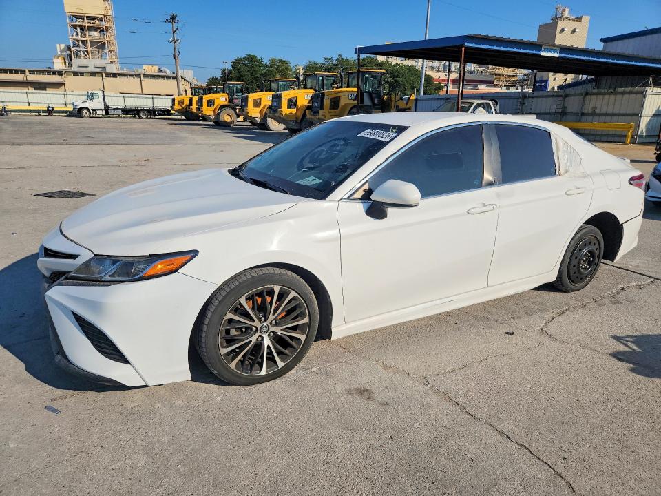 2020 Toyota Camry მანქანა იყიდება აუქციონზე, vin: 4T1G11AK0LU326679, აუქციონის ნომერი: 69800526
