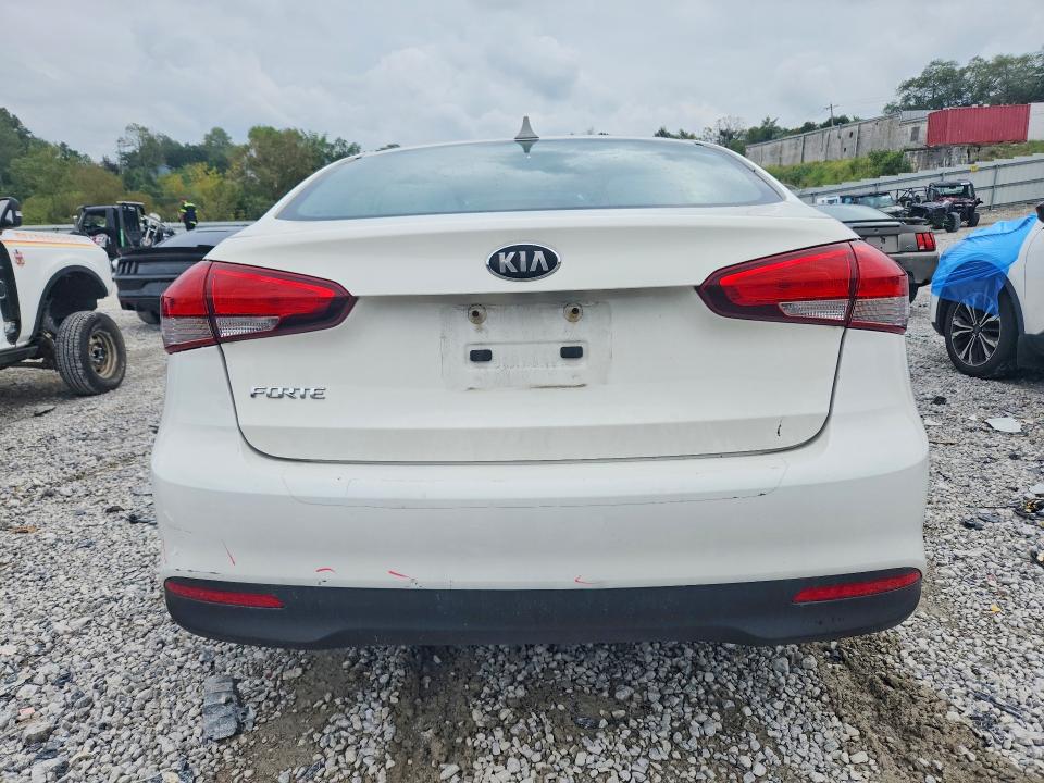 68060196 :رقم المزاد ، 3KPFK4A72JE195163 vin ، 2018 Kia Forte مزاد بيع