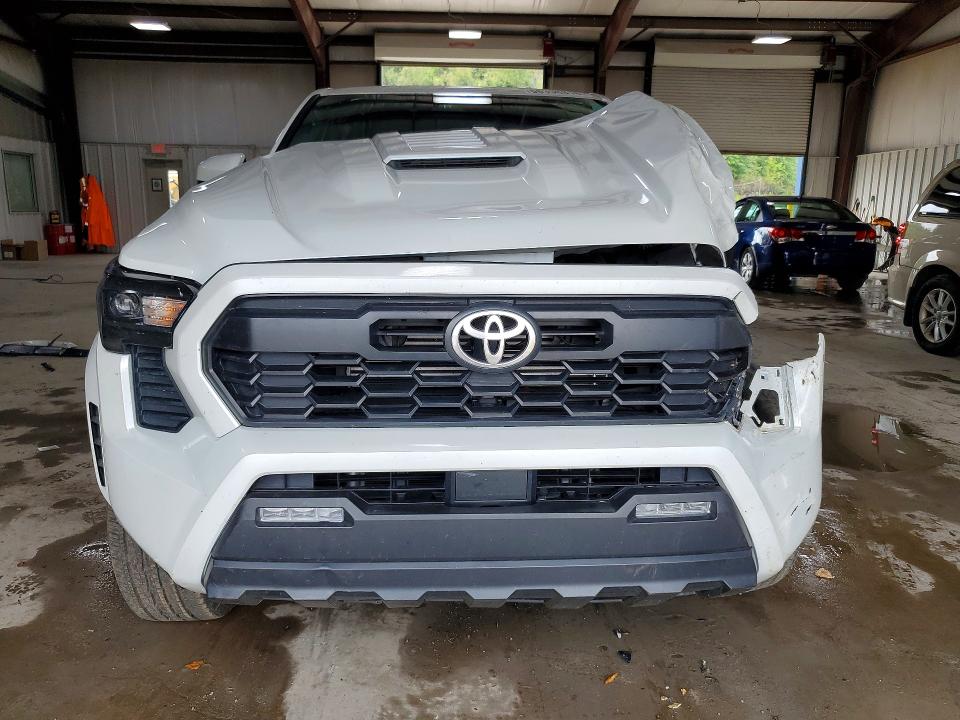 68398816 :رقم المزاد ، 3TYLB5JN9RT057956 vin ، 2024 Toyota Tacoma مزاد بيع