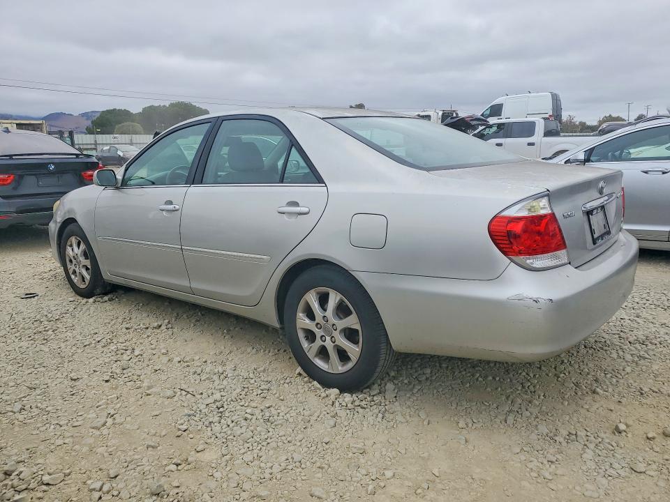 69843036 :رقم المزاد ، 4T1BE30K05U527593 vin ، 2005 Toyota Camry مزاد بيع