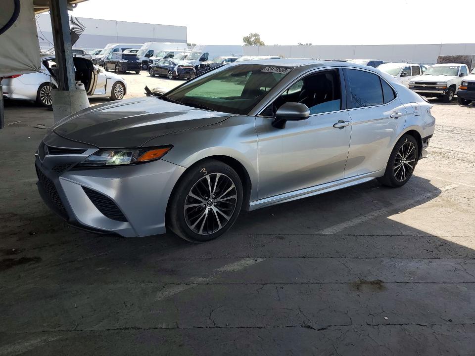 2018 Toyota Camry მანქანა იყიდება აუქციონზე, vin: 4T1B11HKXJU594376, აუქციონის ნომერი: 70478586