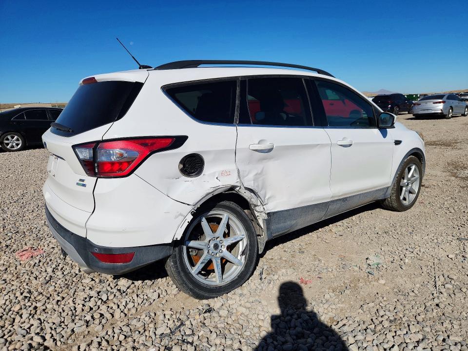 Продаж на аукціоні авто 2017 Ford Escape, vin: 1FMCU9G90HUD85618, номер лоту: 69012026