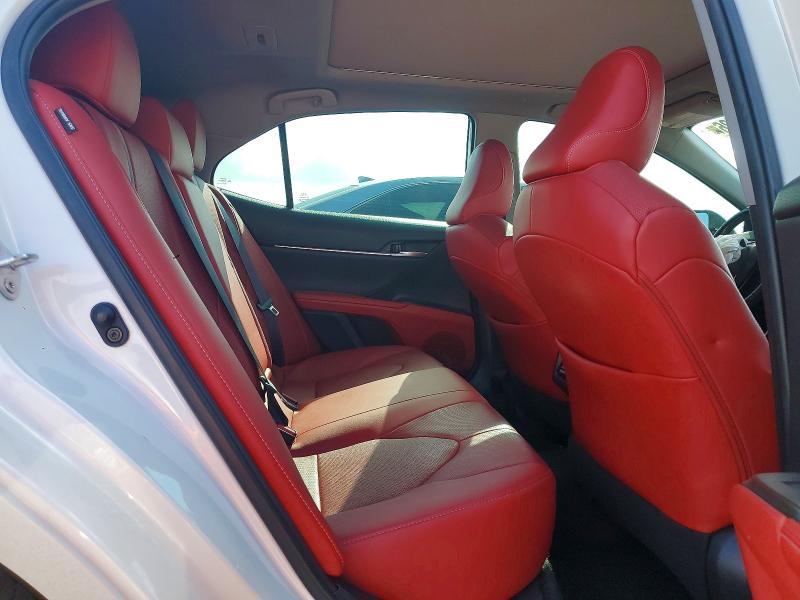 67679726 :رقم المزاد ، 4T1KZ1AK8MU053222 vin ، 2021 Toyota Camry مزاد بيع