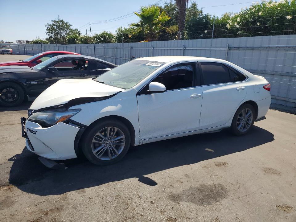 69151636 :رقم المزاد ، 4T1BF1FK3HU377492 vin ، 2017 Toyota Camry مزاد بيع