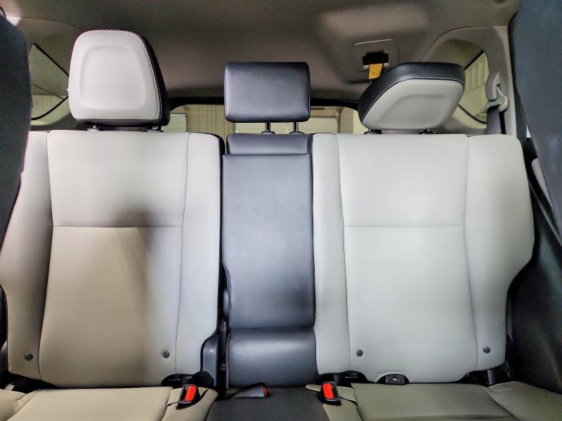 Продажа на аукционе авто 2018 Toyota Rav4, vin: JTMDFREV1JJ734831, номер лота: 70137066