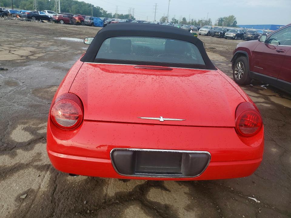 68135786 :رقم المزاد ، 1FAHP60A52Y102902 vin ، 2002 Ford Thunderbird مزاد بيع