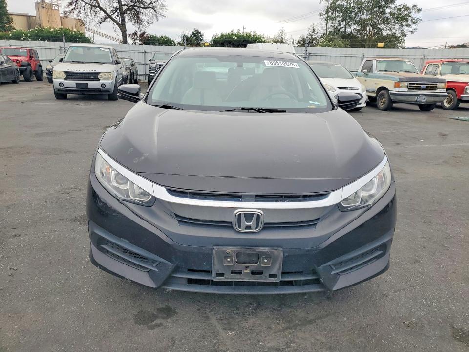 69810626 :رقم المزاد ، 19XFC2F75HE228371 vin ، 2017 Honda Civic مزاد بيع